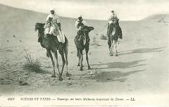 TOUAREGS SUR LEURS MECHARAS VERS 1918